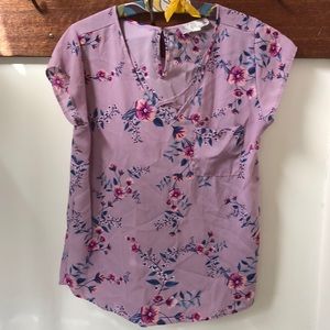 Pink Rose Strap VNeck,lavender flower print,short sleeve Size Medium blouse